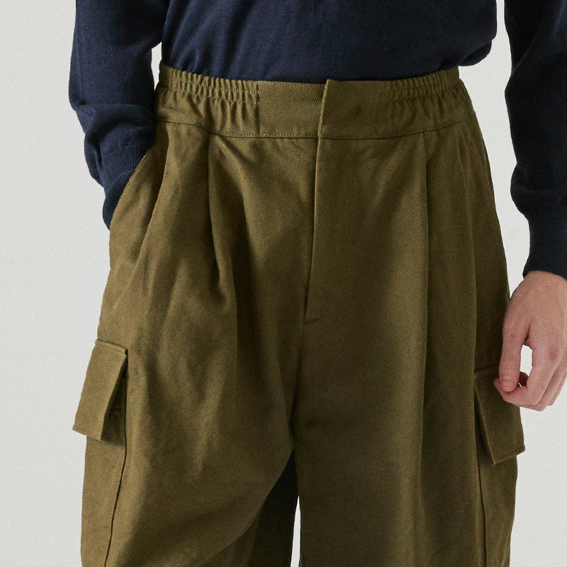 Two tuck wide pocket banding pants_Khaki