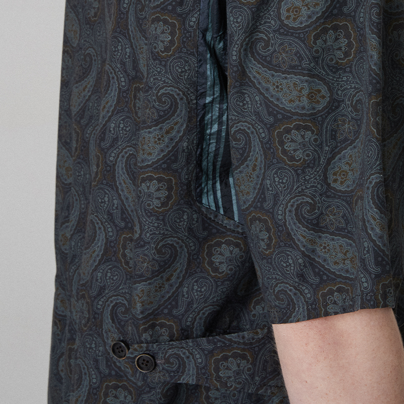 Open collar silk coloration back button shirt_Charcoal paisley
